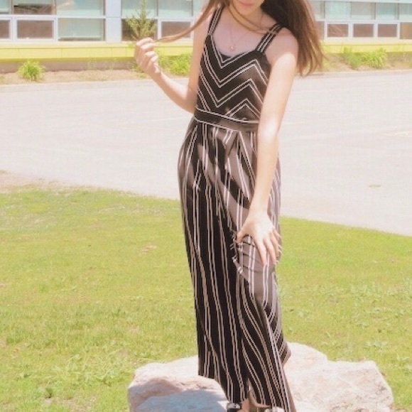 NWOT Chevron striped sleeveless jumpsuit - Picture 5 of 6